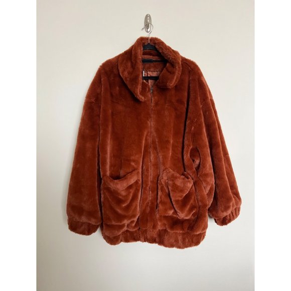 NWT PrettyLittleThings Brown Faux Fur Pocket Front Coat - Size Medium - Picture 4 of 10